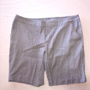 Black and White Mini Checkered Pull On Stretch Shorts